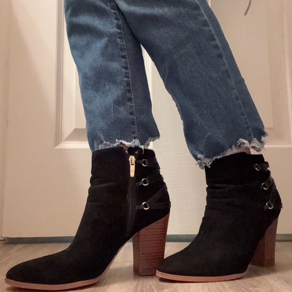 ⭐️SALE⭐️Marc Fisher Blk Suede 3.5” Heel Pointed Toe Boots w/ Straps Side Zip sz7